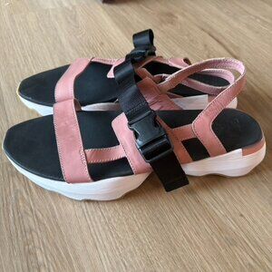 SOREL Women's Size  11 Kinetic Impact Sling Sandals, Eraser Pink